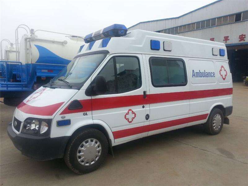 救護車和醫(yī)療車有什么區(qū)別？救護車廠家專業(yè)為你解答。01