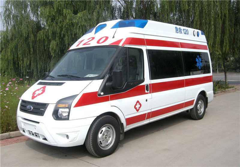移動救護車為何頻頻遇到前方司機不及時避讓？